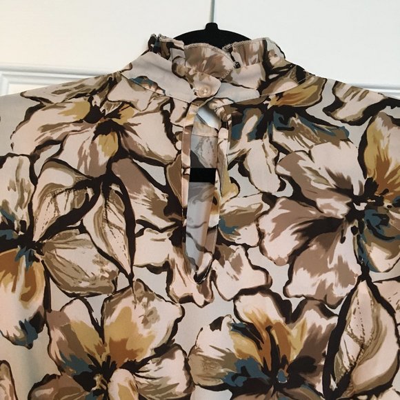 Flowery Dress - Picture 3 of 4